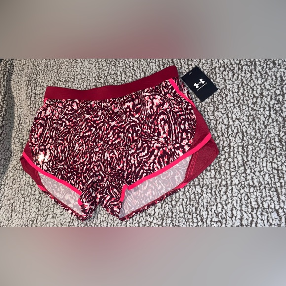 NWT UNDER ARMOUR WOMENS SHORT SIZE L - Picture 2 of 5
